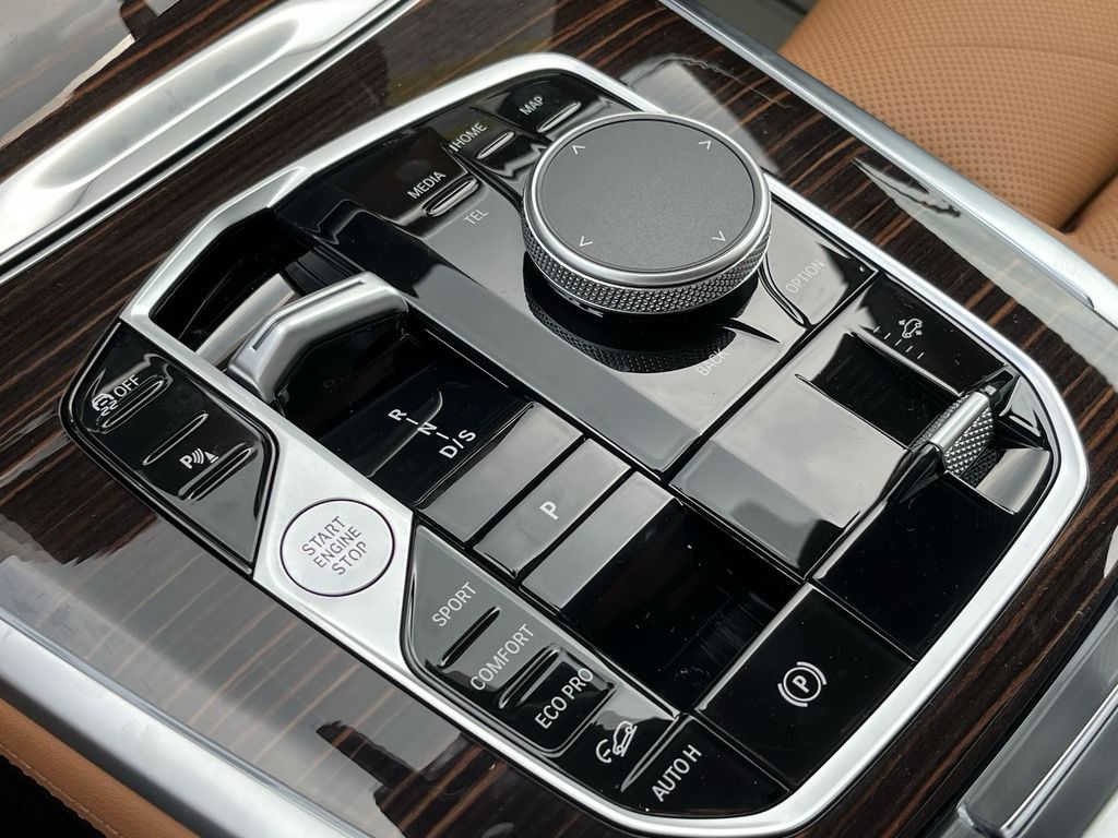Thumbnail: 2026 BMW X7 - 20
