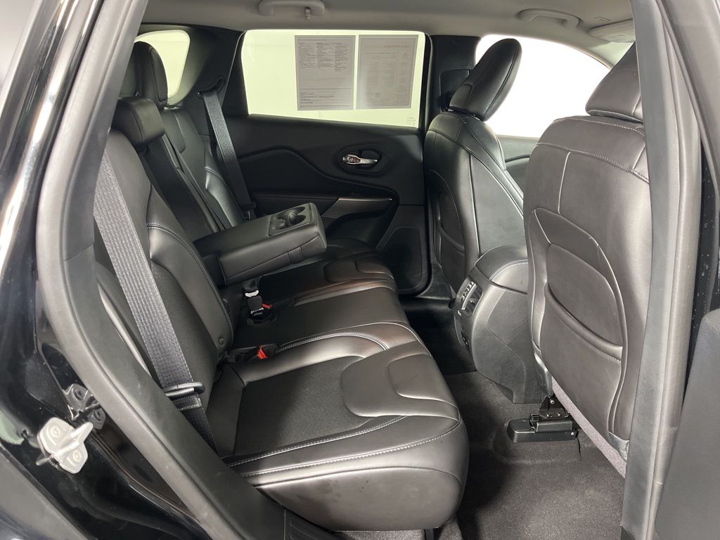 Thumbnail: 2019 Jeep Cherokee - 12