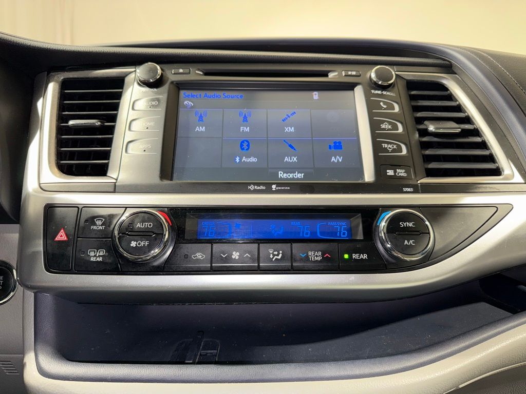 Thumbnail: 2015 Toyota Highlander - 29