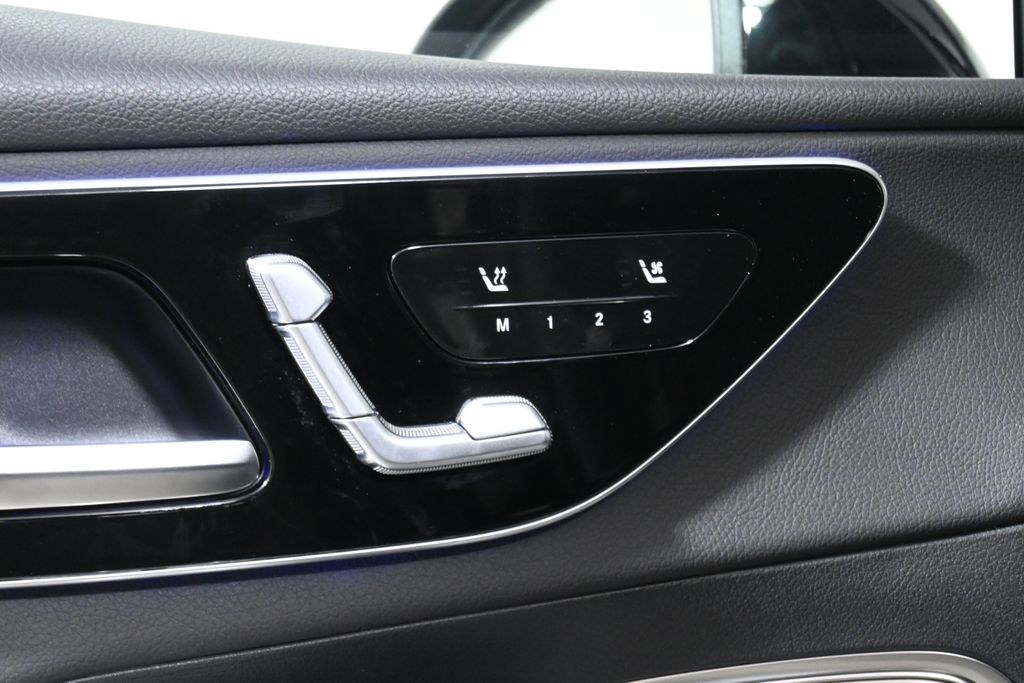 Thumbnail: 2025 Mercedes-Benz GLC - 30