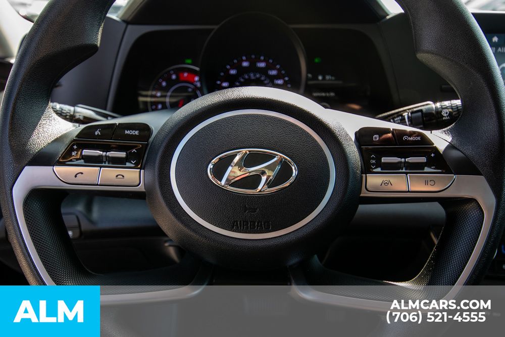 2023 Hyundai Elantra SEL photo 16