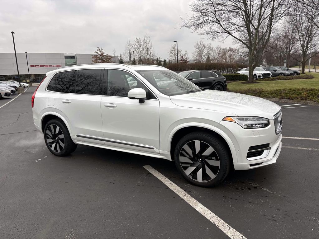 /2025 Volvo XC90-PLUG-IN HYBRID