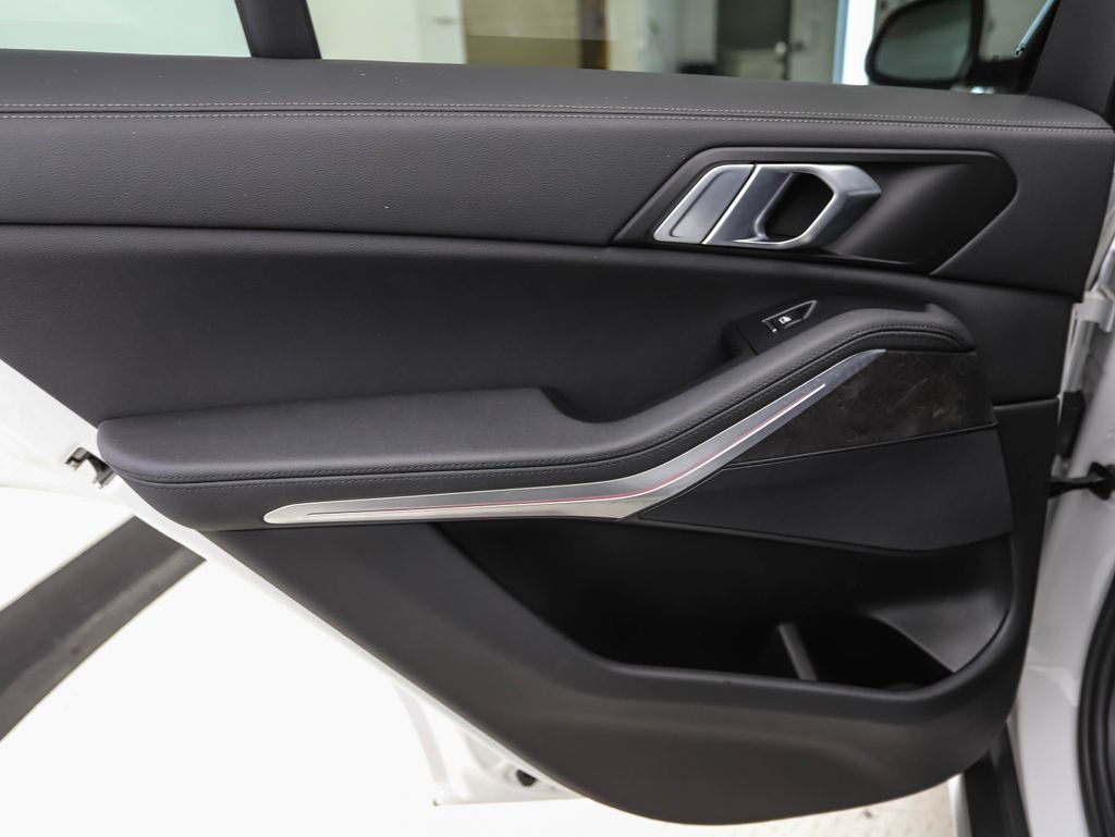 Thumbnail: 2022 BMW X5 - 21