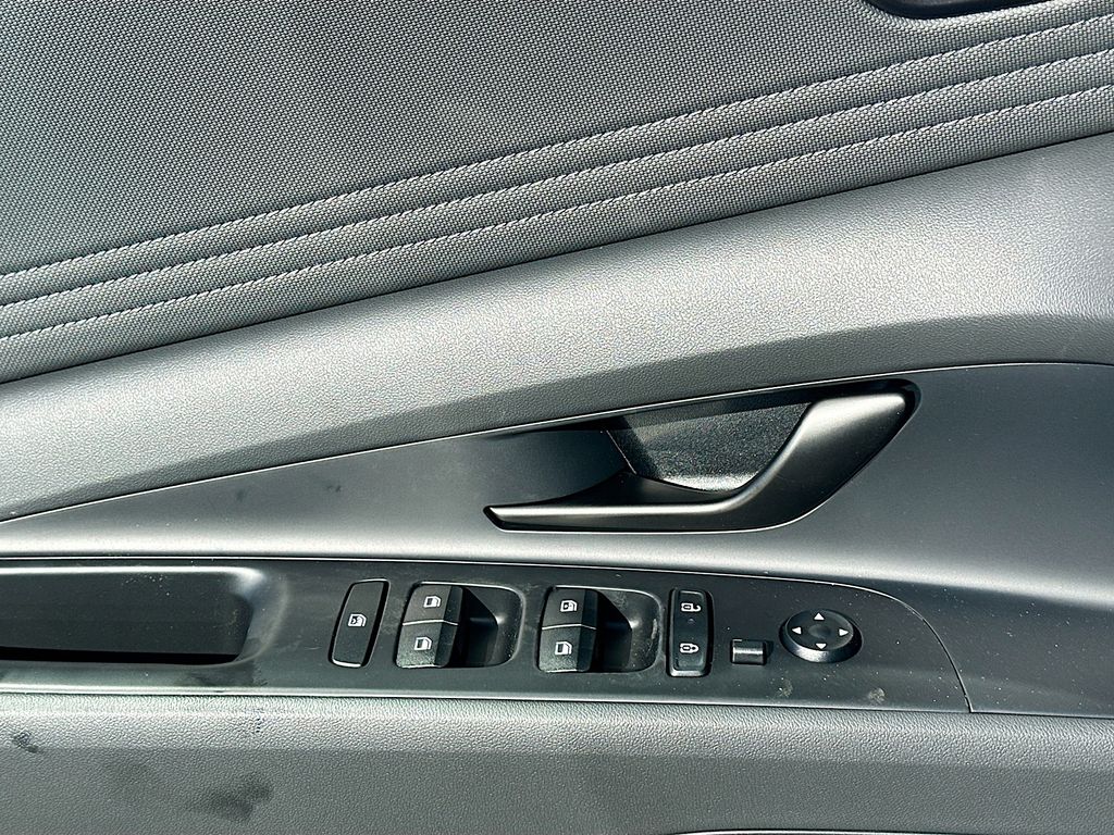 2025 Hyundai Elantra Blue 20