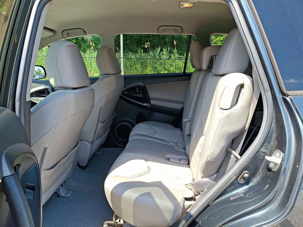 Thumbnail: 2012 Toyota RAV4 - 10
