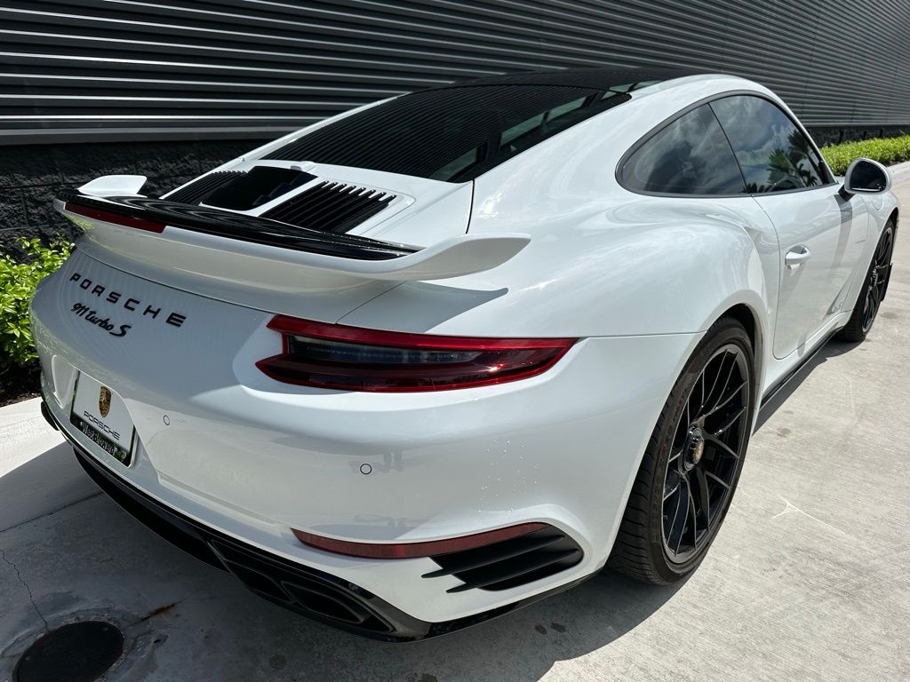 Thumbnail: 2017 Porsche 911 - 9