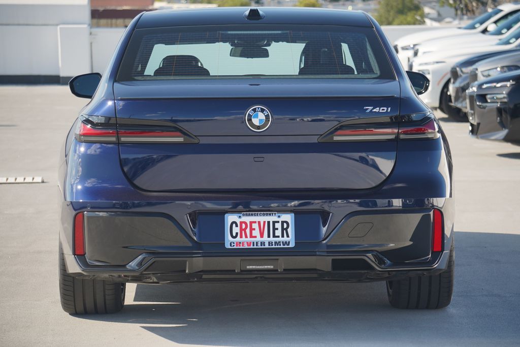 Thumbnail: 2026 BMW 7 Series - 6