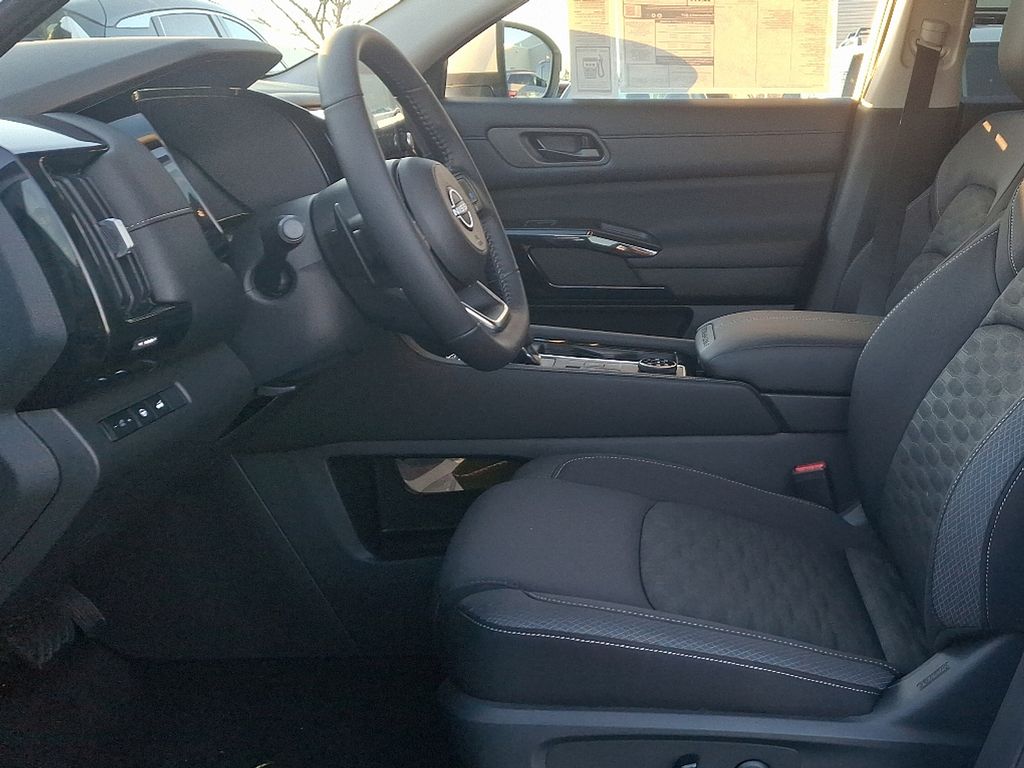 2025 Nissan Pathfinder SV 7
