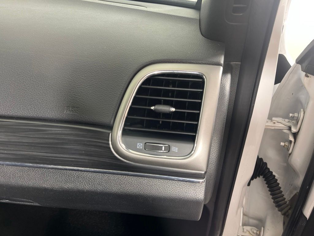 Thumbnail: 2022 Jeep Grand Cherokee - 22
