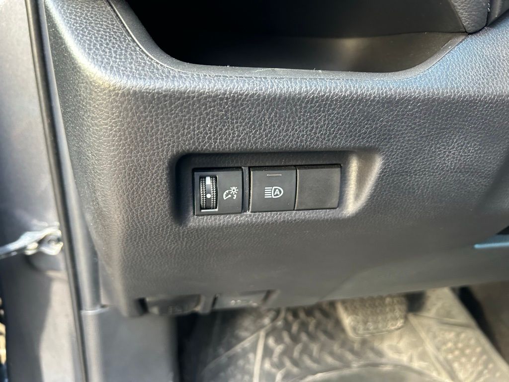 Thumbnail: 2021 Toyota RAV4 - 18