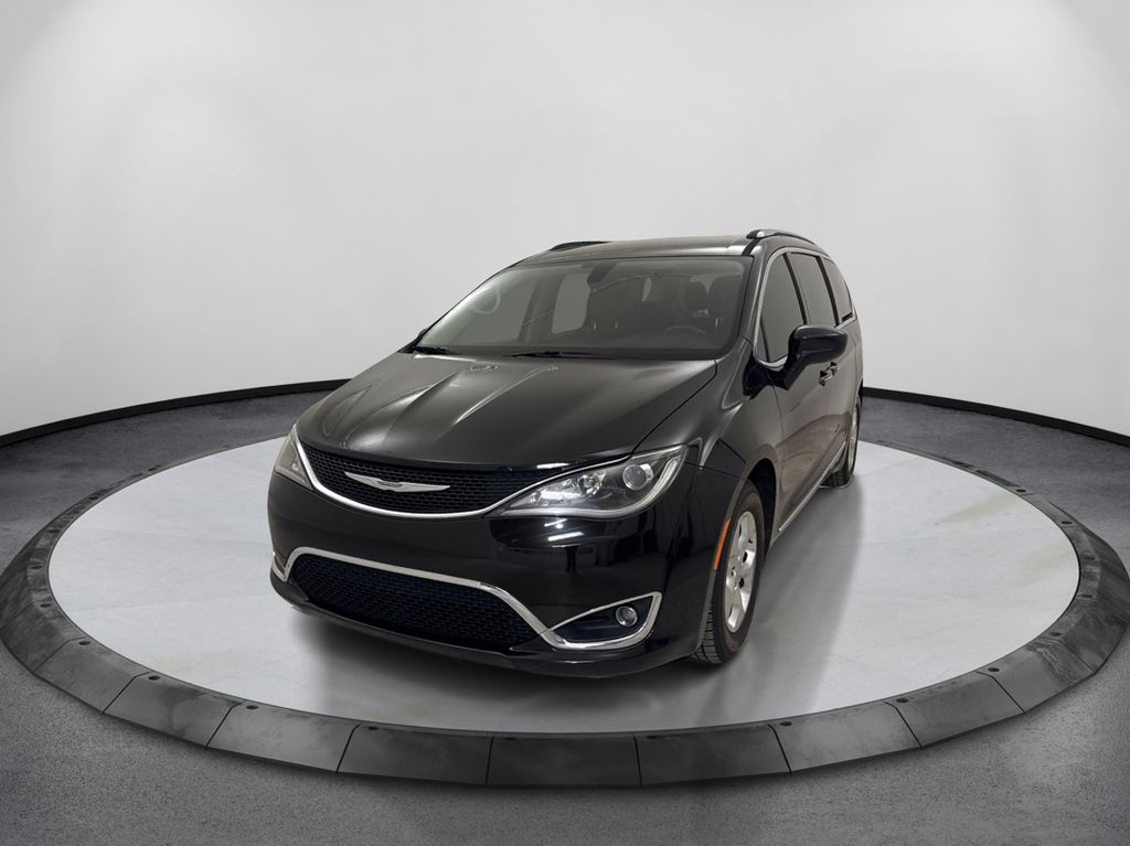 2017 Chrysler Pacifica Touring-L Plus's photo