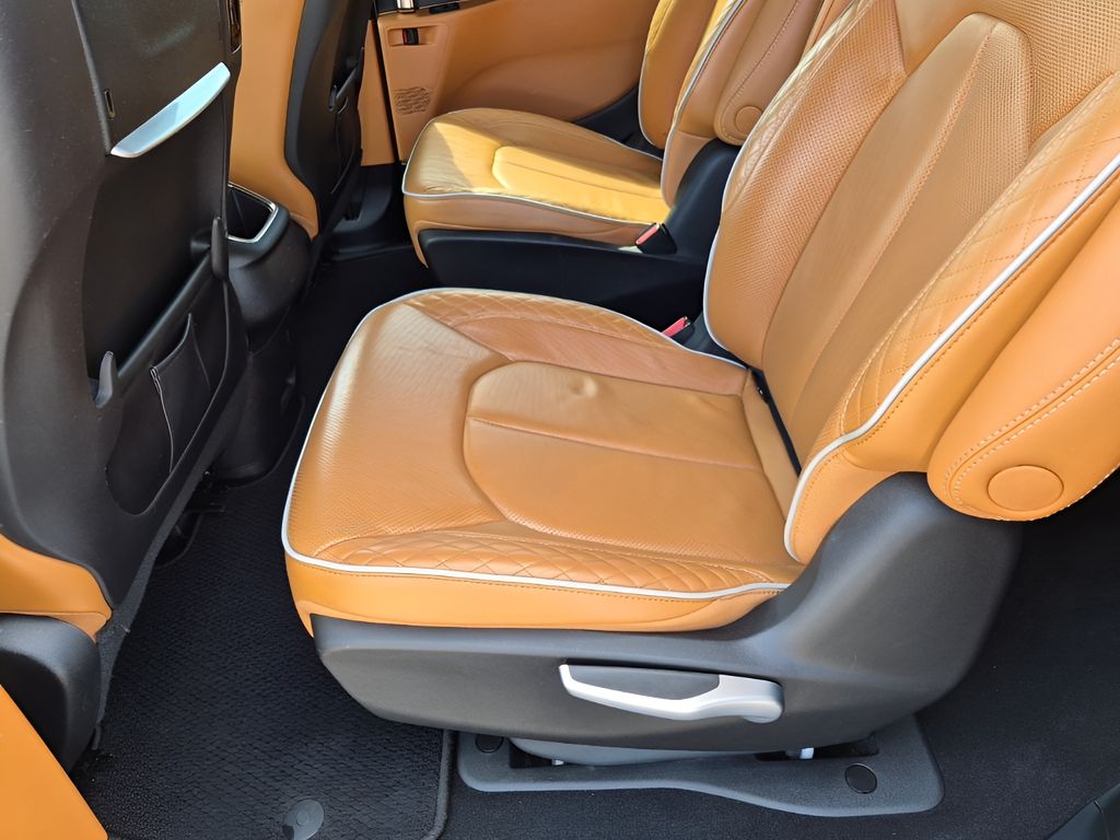 Used Car 2023 Chrysler Pacifica Hybrid  Pinnacle For Sale Under $35,000 In Austin, Texas