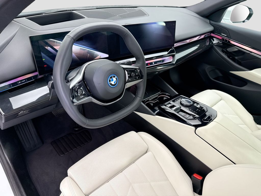 Thumbnail: 2026 BMW i5 - 9