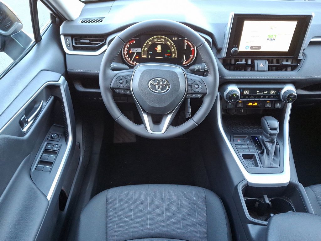 2025 Toyota RAV4 XLE 7