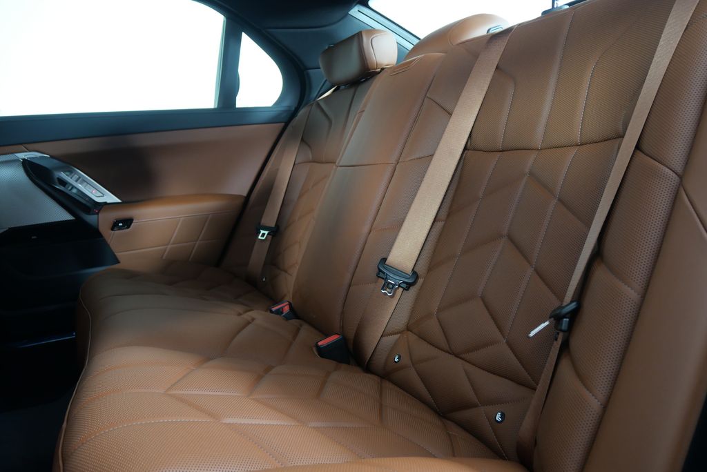 2025 BMW 7 Series 740i 14