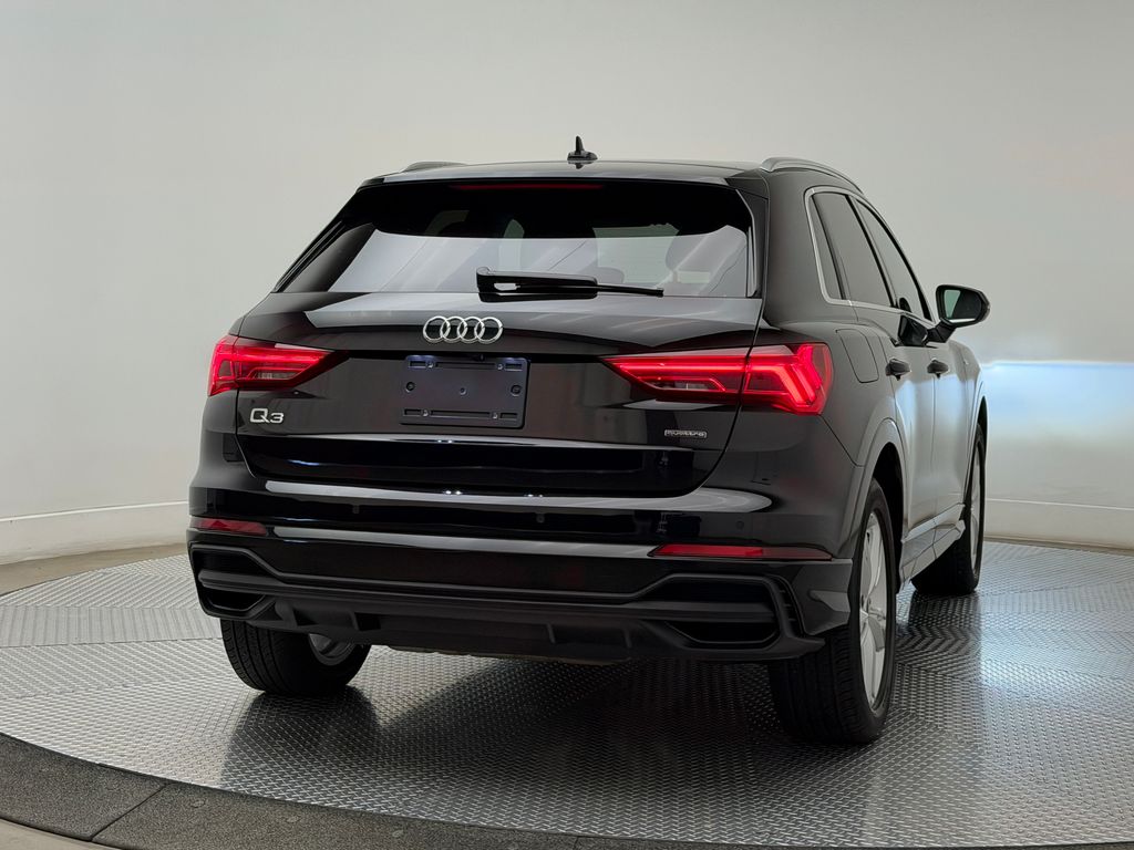 Thumbnail: 2023 Audi Q3 - 7