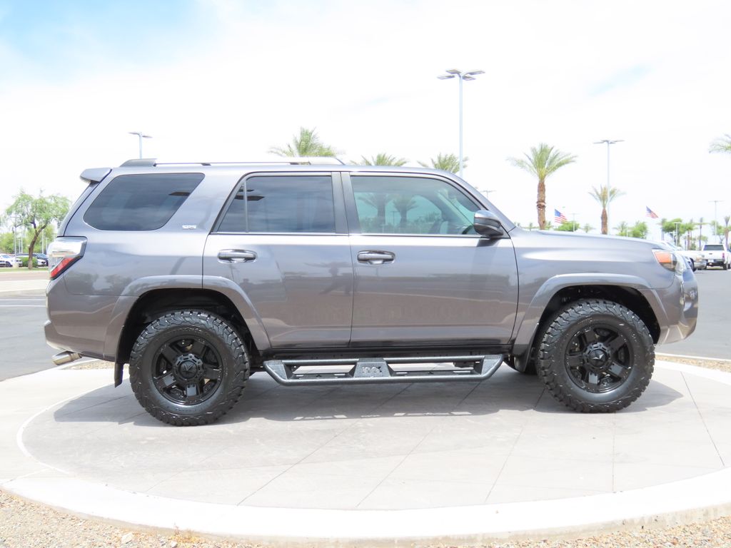 2020 Toyota 4Runner SR5 4