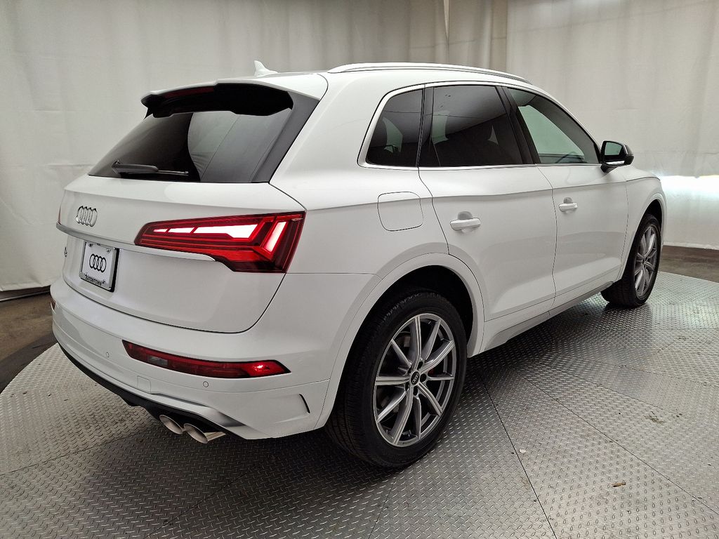 2025 Audi SQ5  3