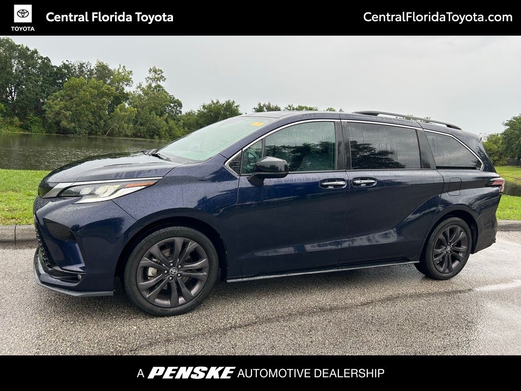 2022 Toyota Sienna XSE Hero Image
