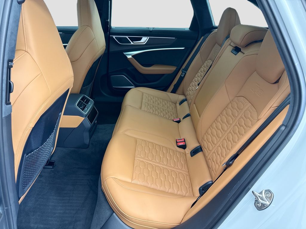 Thumbnail: 2025 Audi RS 6 - 19