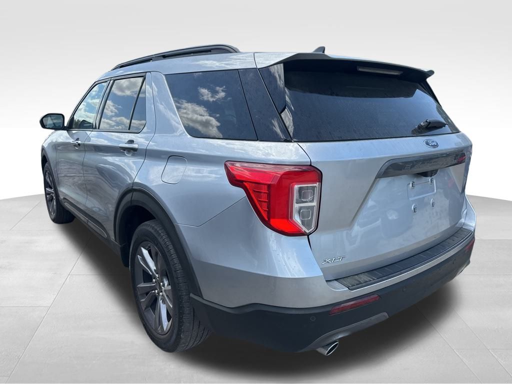 2021 Iconic Silver Metallic Ford Explorer XLT 4X4 SUV