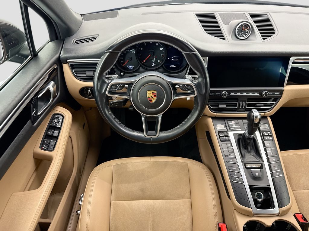 Thumbnail: 2021 Porsche Macan - 10