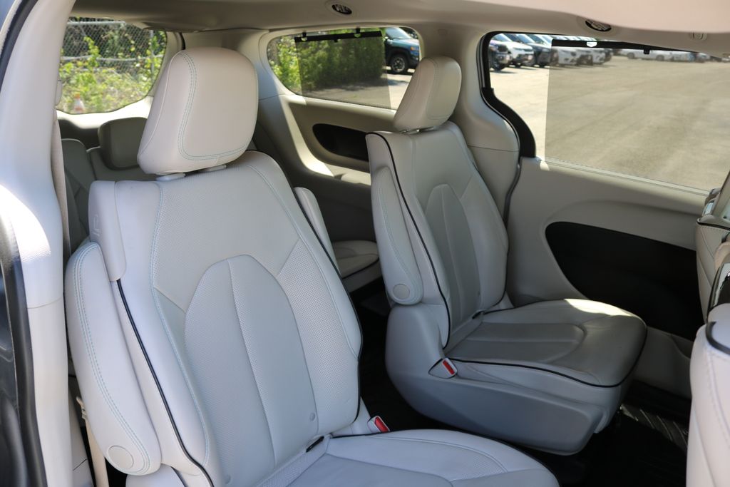 Used Car 2018 Chrysler Pacifica Hybrid  Limited For Sale Under $25,000 In Austin, Texas