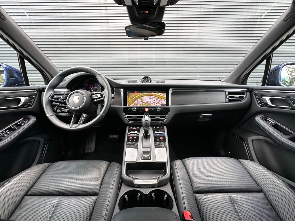 Thumbnail: 2025 Porsche Macan - 6