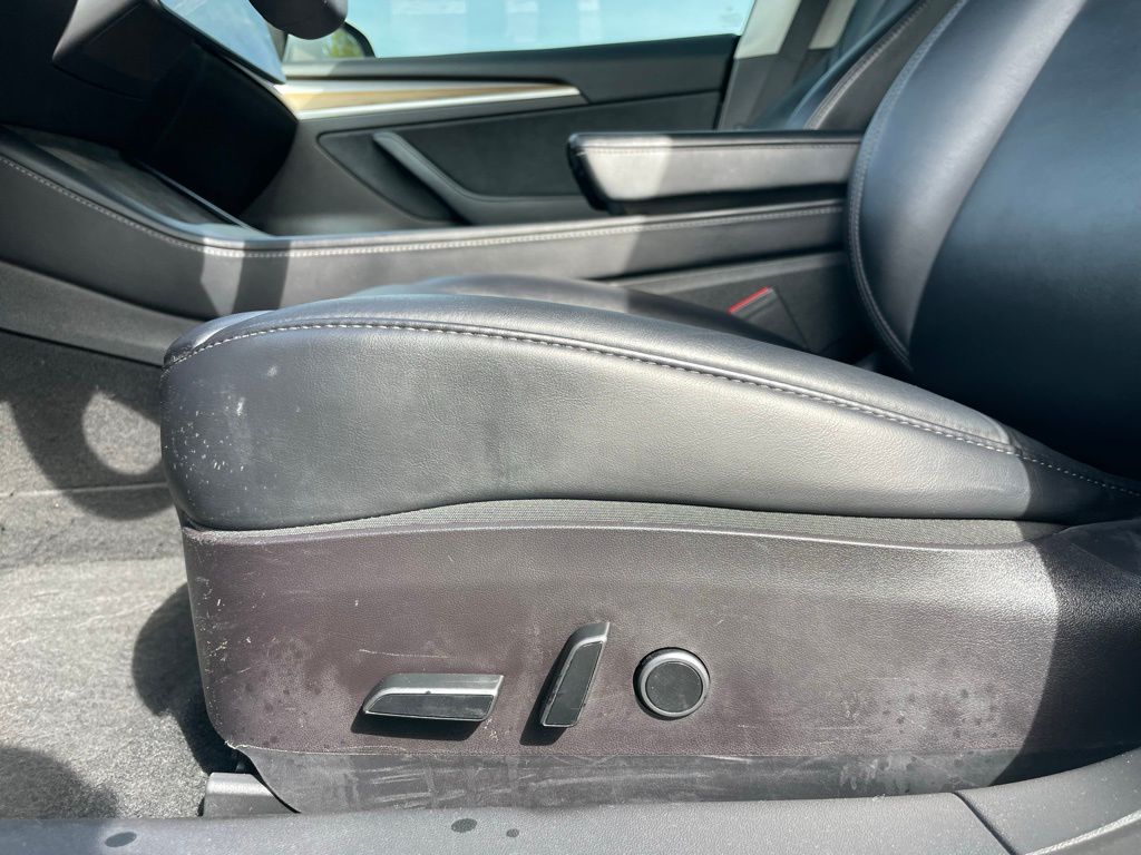 Thumbnail: 2022 Tesla Model 3 - 22