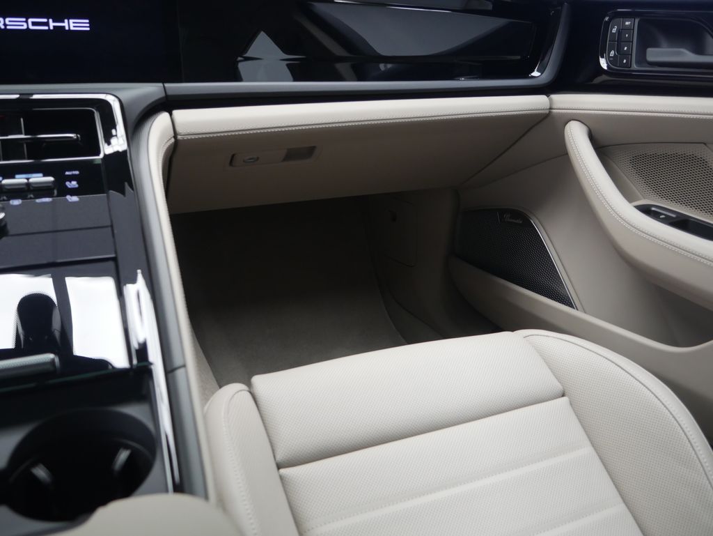 Thumbnail: 2026 Porsche Panamera - 31