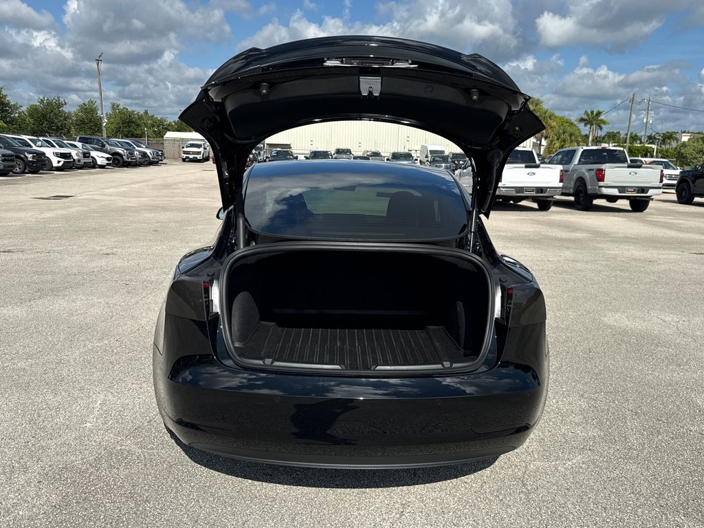 Used 2022  Tesla Long Range image 26