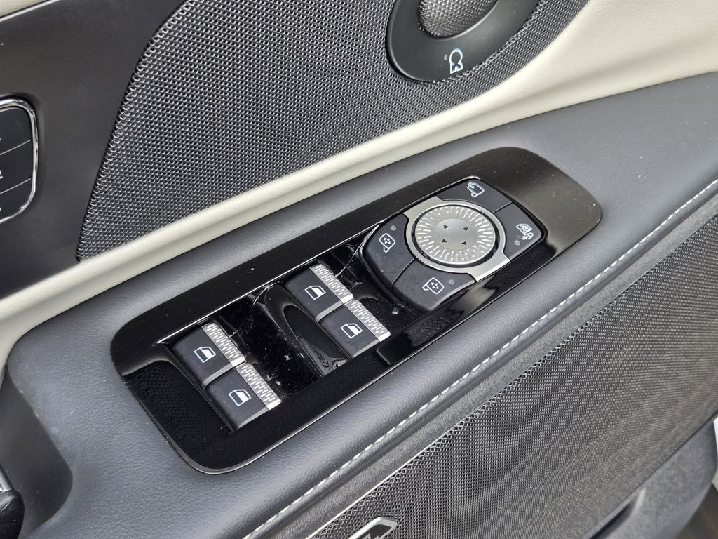 used 2024 Lincoln Nautilus car, priced at $47,494