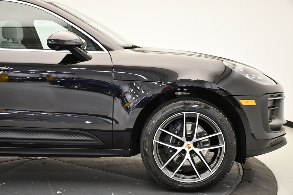 Thumbnail: 2025 Porsche Macan - 15