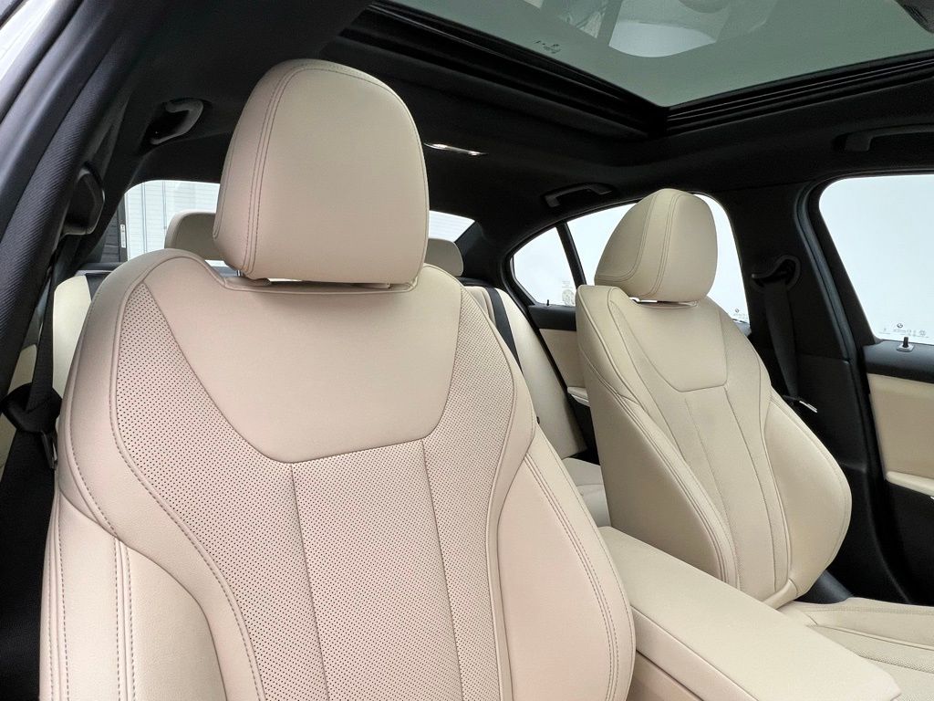 Thumbnail: 2025 BMW 3 Series - 8