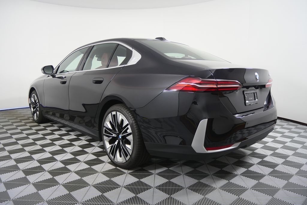 Thumbnail: 2025 BMW 5 Series - 5