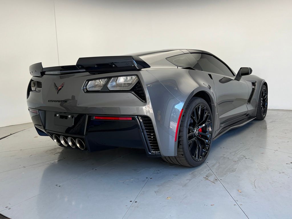 Thumbnail: 2015 Chevrolet Corvette - 3
