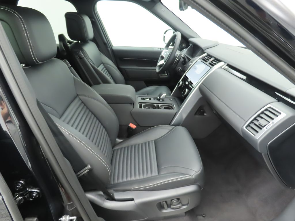 Thumbnail: 2025 Land Rover Discovery - 20