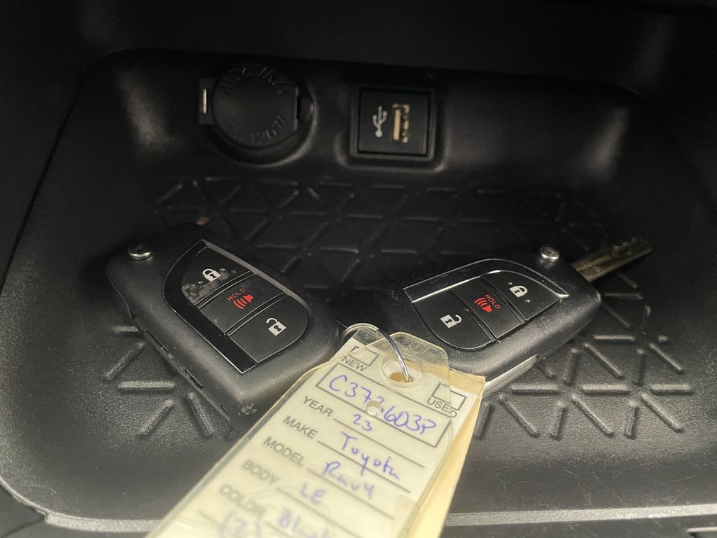 Thumbnail: 2023 Toyota RAV4 - 27