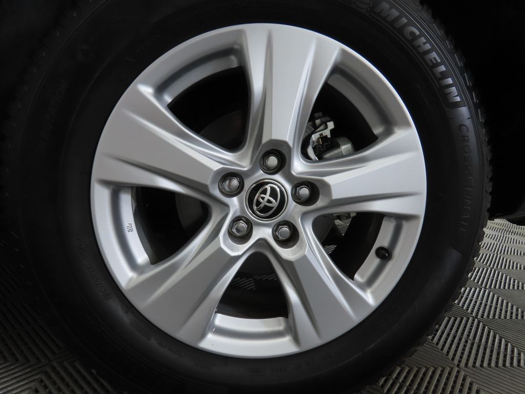 Thumbnail: 2020 Toyota RAV4 - 31