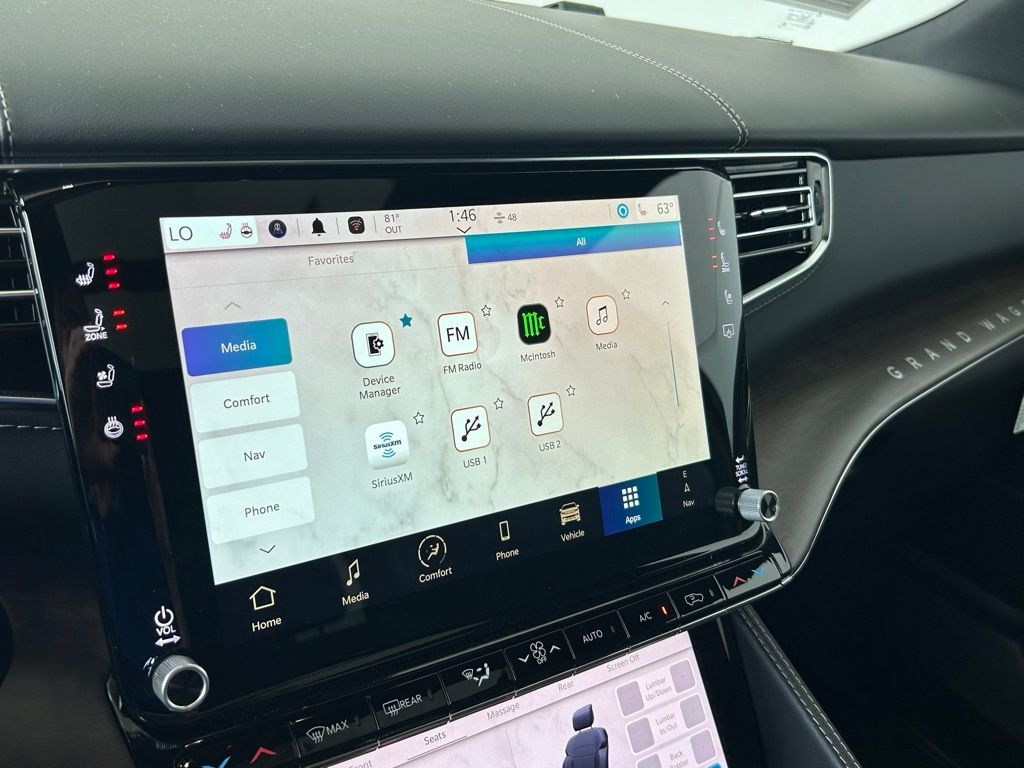 Used 2024 Diamond Black Crystal Pearlcoat Jeep Base image 17