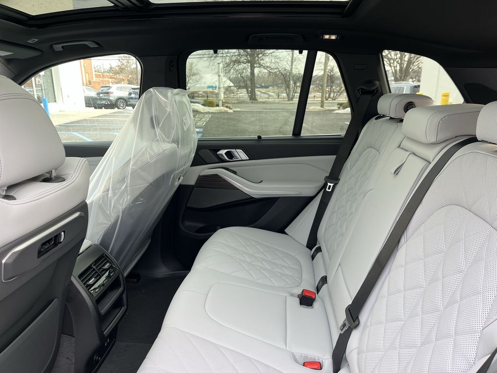 Thumbnail: 2026 BMW X5 - 23