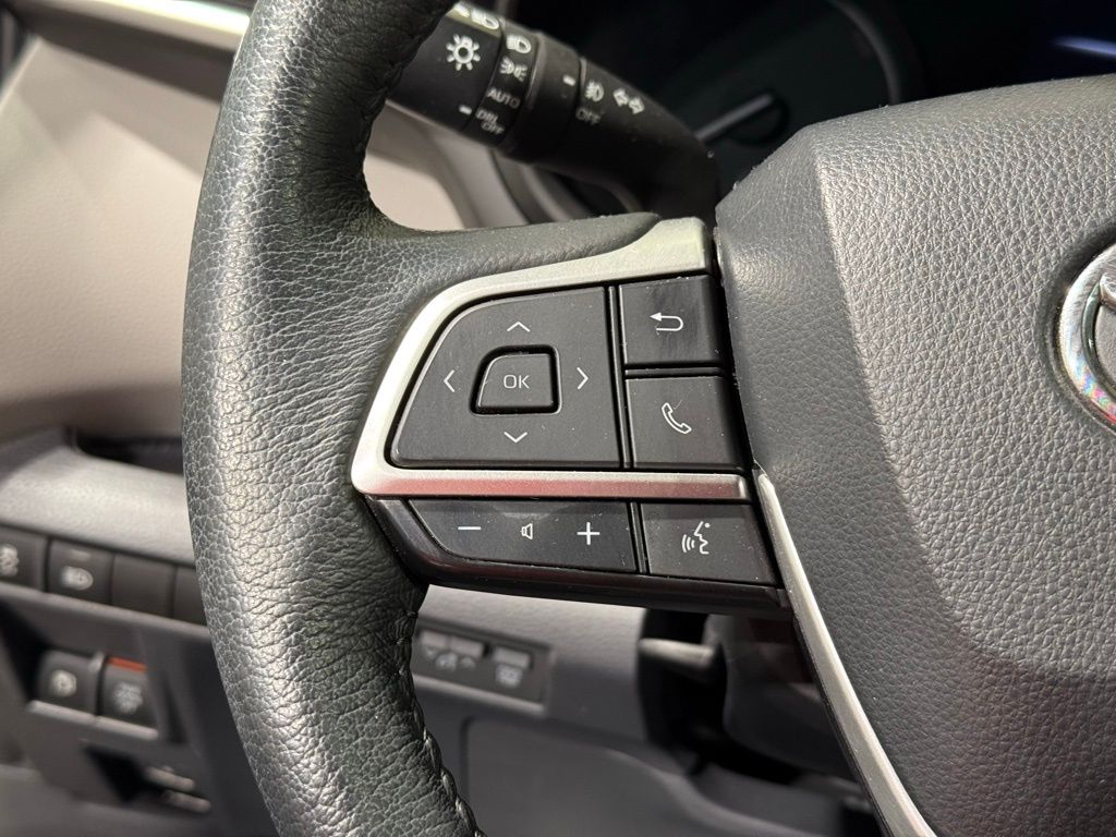 Thumbnail: 2022 Toyota Sienna - 26