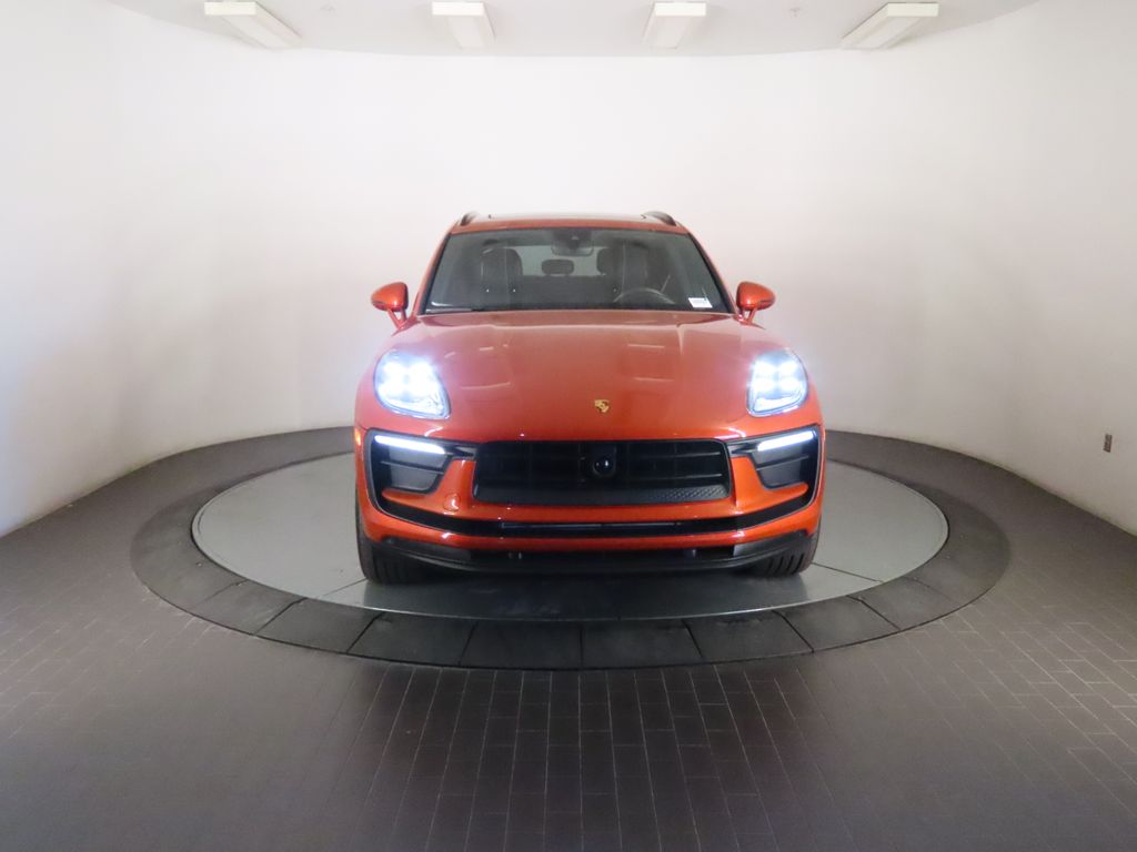 Thumbnail: 2025 Porsche Macan - 10