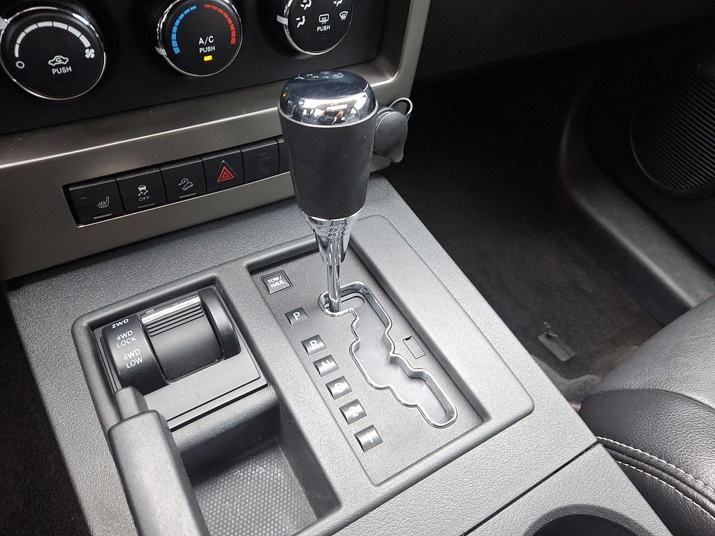 2012 Jeep Liberty Sport 16