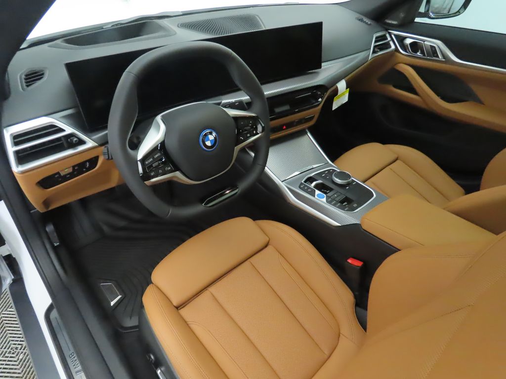 Thumbnail: 2025 BMW i4 - 9