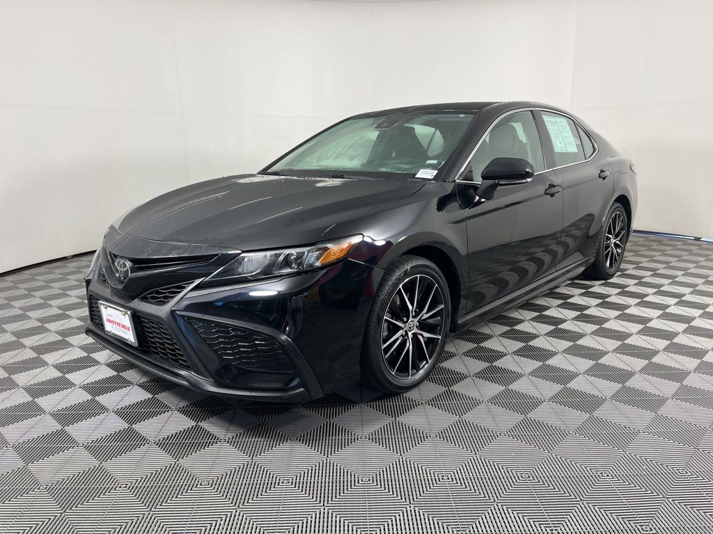 2022 Toyota Camry SE -
                Fayetteville, AR