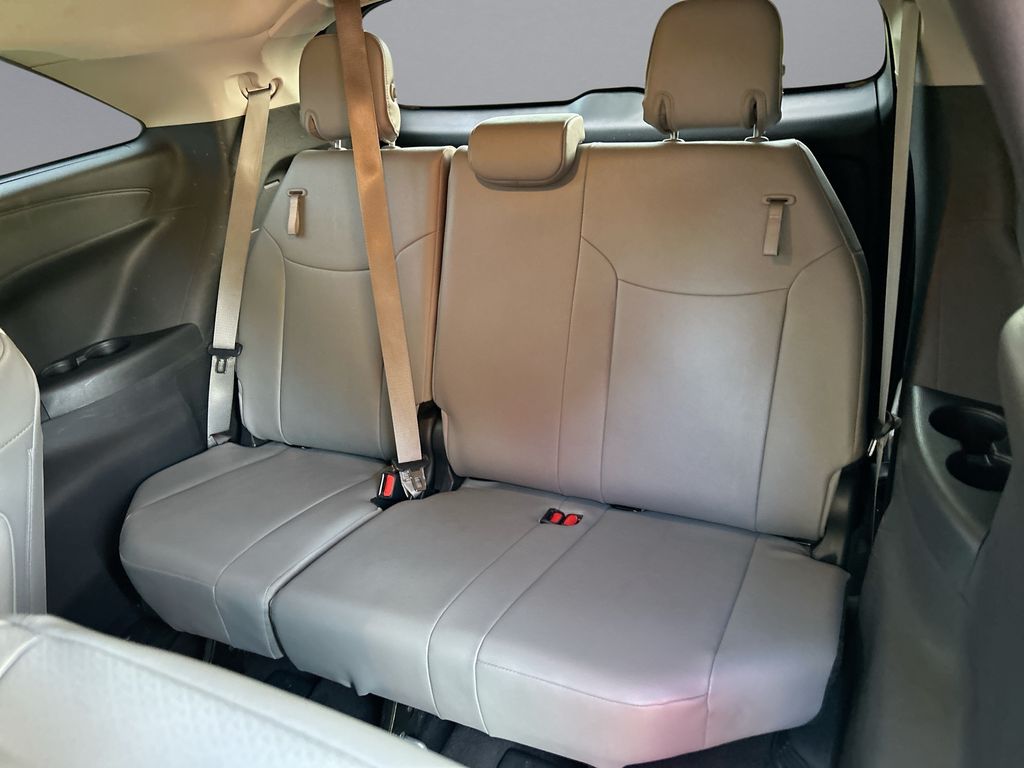 Thumbnail: 2025 Toyota Sienna - 32
