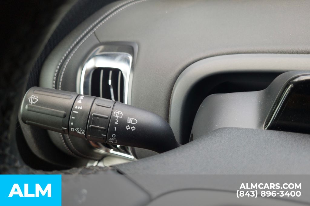 Used 2025 Silver Ford Platinum image 33