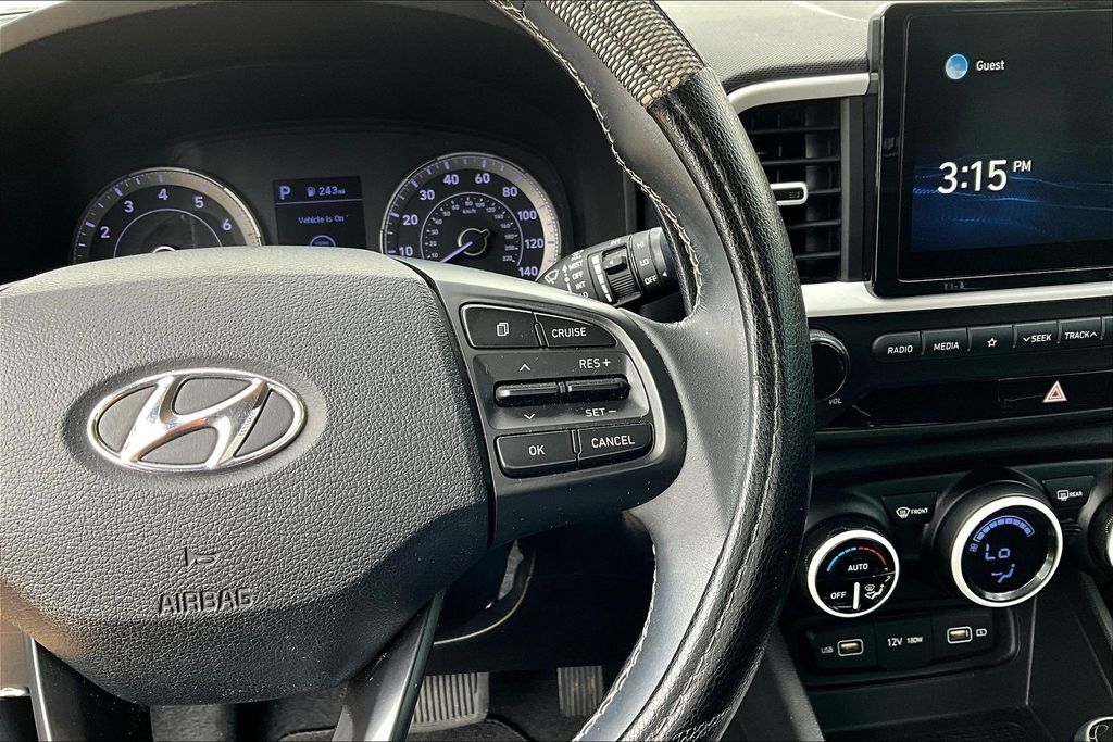 2022 Hyundai Venue Limited - 11
