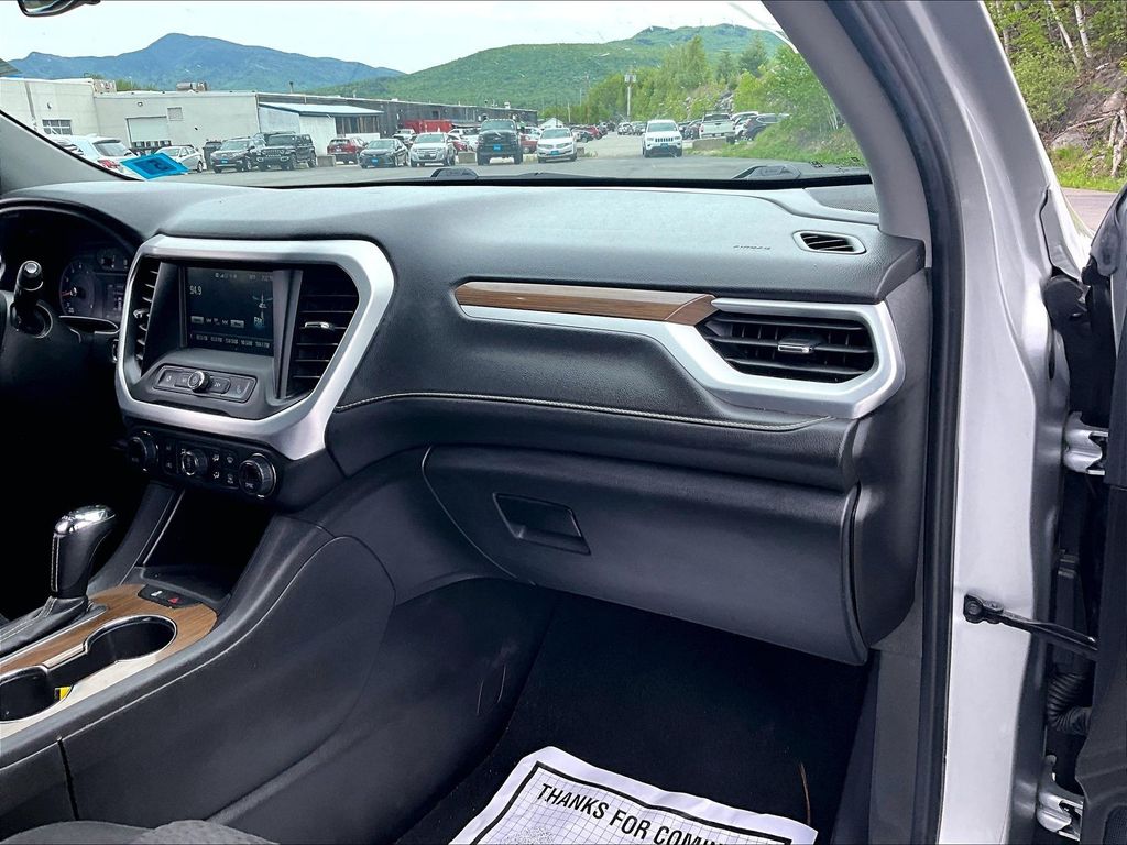 2019 GMC Acadia — photo 13